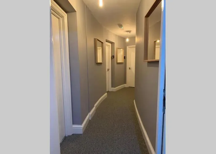 Spacious, Bright Twin Studio Apartment