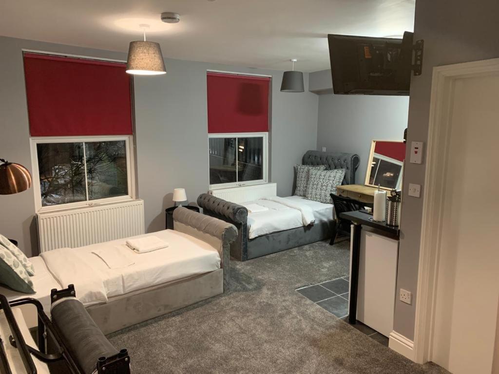 Spacious, Bright Twin Apartment *